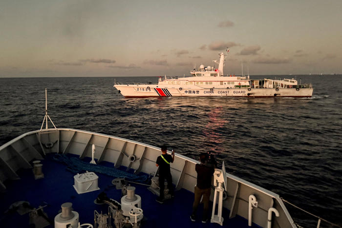 중국 ‘남중국해 침입’ 강행·필리핀 “어부들 평소대로”…대립 고조