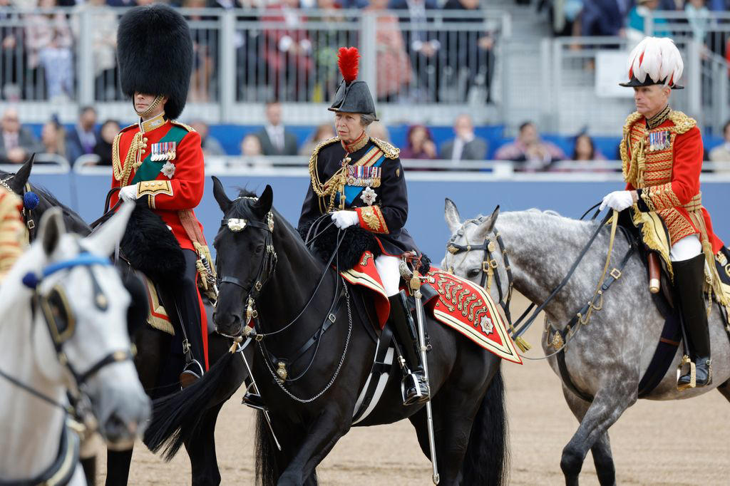 princess anne struggles with unruly horse during trooping the colour – watch