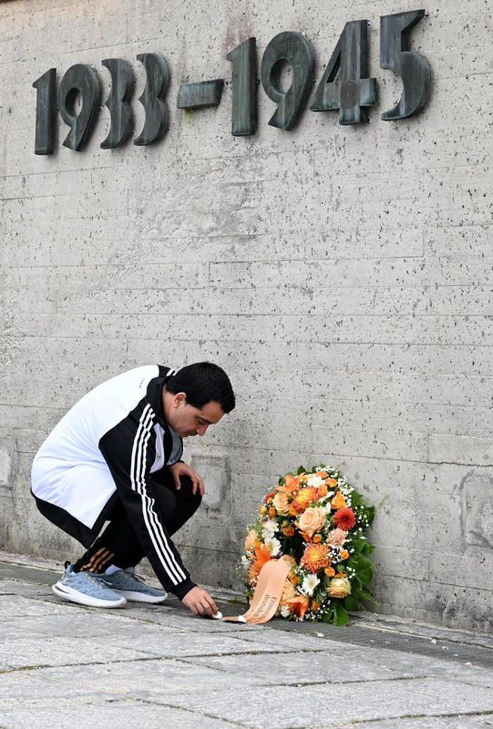 soccer-fans lay wreaths at dachau to commemorate nazi victims