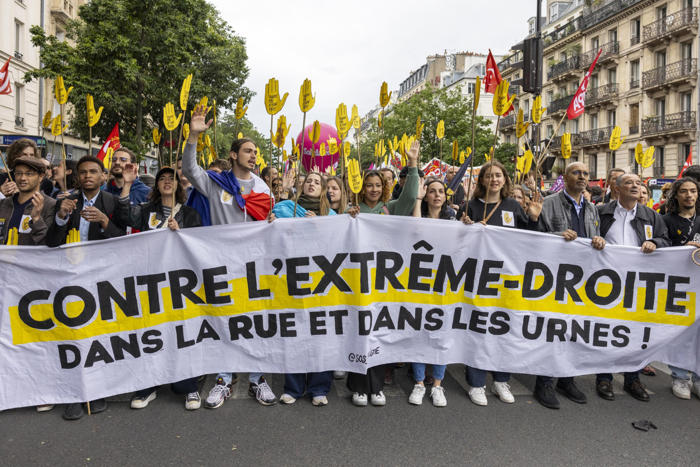 manifestaciones multitudinarias en francia contra una extrema derecha al borde del poder
