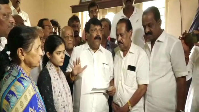 kfcc team visits renuka swamy’s family; extends financial assistance of rs five lakh