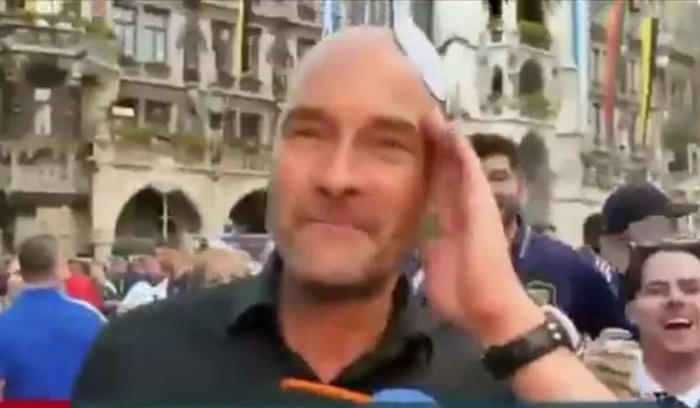 un giornalista tedesco affronta un momento imbarazzante in diretta dopo uno scherzo di un tifoso scozzese durante la copertura dell’euro 2024