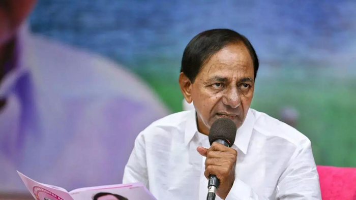 kcr demands justice l narsimha reddy to set down from commission of inquiry