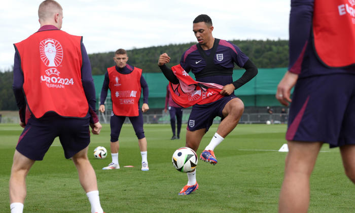 alexander-arnold can prove rooney wrong on england’s centre stage