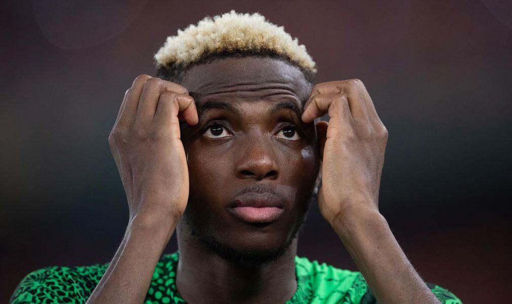escándalo en la selección de nigeria: osimhen explotó contra el técnico finidi george