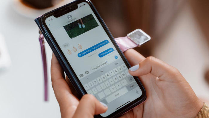 rząd skontroluje smartfony polaków. nowe prawo komunikacyjne