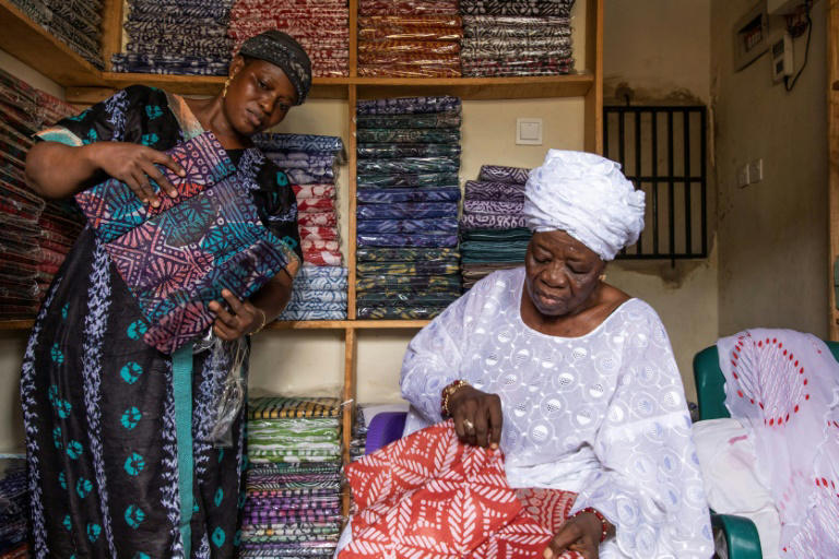 au nigeria, les tissus traditionnels yorubas menacée par la concurrence chinoise