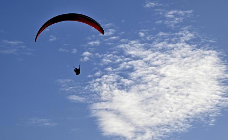 à 22 ans, le champion de parapente français timo léonetti ﻿meurt après un accident en haute-savoie