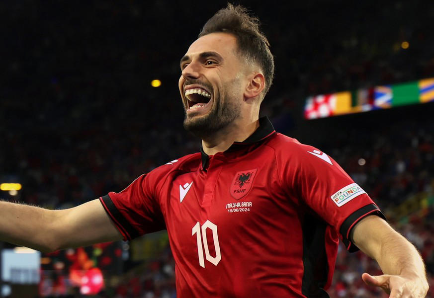trotz bajramis rekordtor – italien führt zur pause verdient gegen albanien