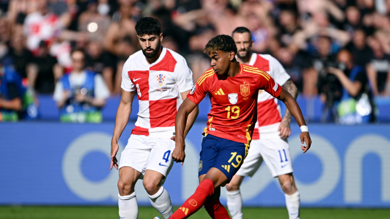 l’espagnol lamine yamal est devenu le plus jeune joueur à disputer un match à l’euro