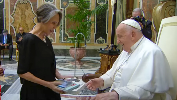 actriz de ‘el chavo del 8’ sorprende reuniéndose con el papa francisco en el vaticano