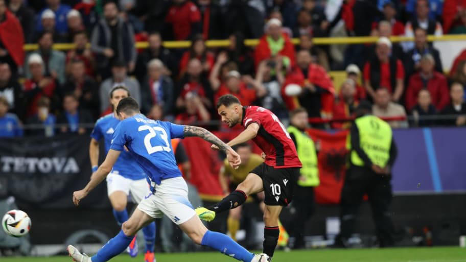 doccia fredda, grande reazione e brivido finale: 2-1 sull'albania per l'italia