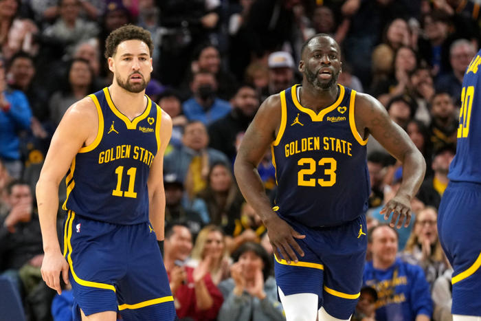 draymond green makes a statement on klay thompson unfollowing the golden state warriors