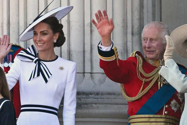 kate middleton joins royal family on buckingham palace balcony at trooping the colour