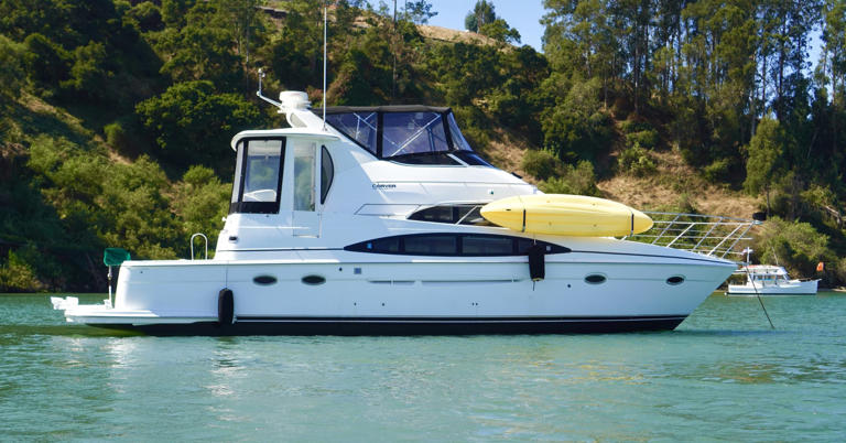 After living aboard a 46-foot motor yacht for three years, the 940-square-foot 