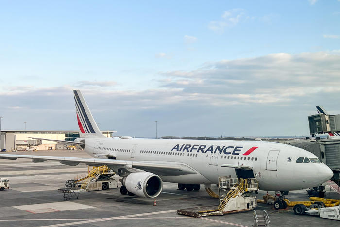act fast: fly air france business class to paris for 100k miles round-trip