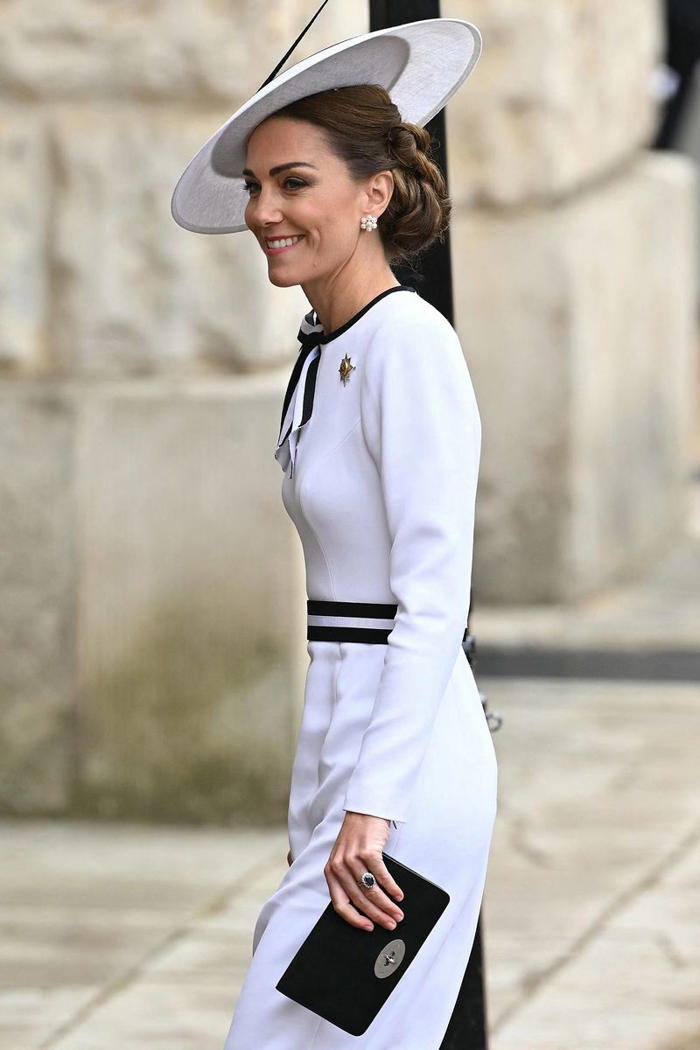 il vestito bianco di kate middleton per il suo ritorno in pubblico al trooping the colour 2024