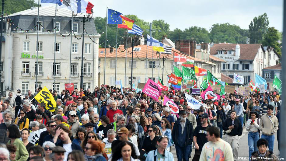 landesweiter protest gegen frankreichs rechtspopulisten