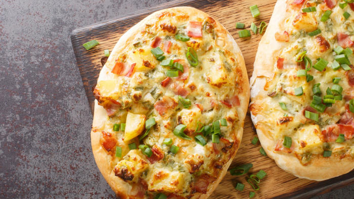 besser als pizzabrötchen: blitz-rezept für schmandbrötchen mit käse und schinken
