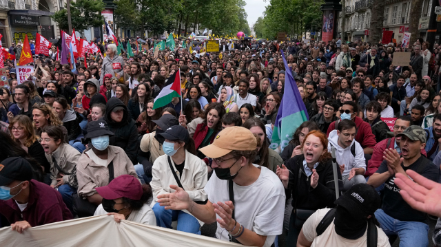 γαλλία: μεγάλες διαδηλώσεις στις πόλεις κατά του κόμματος της μαρίν λεπέν - επί ποδός 21.000 αστυνομικοί