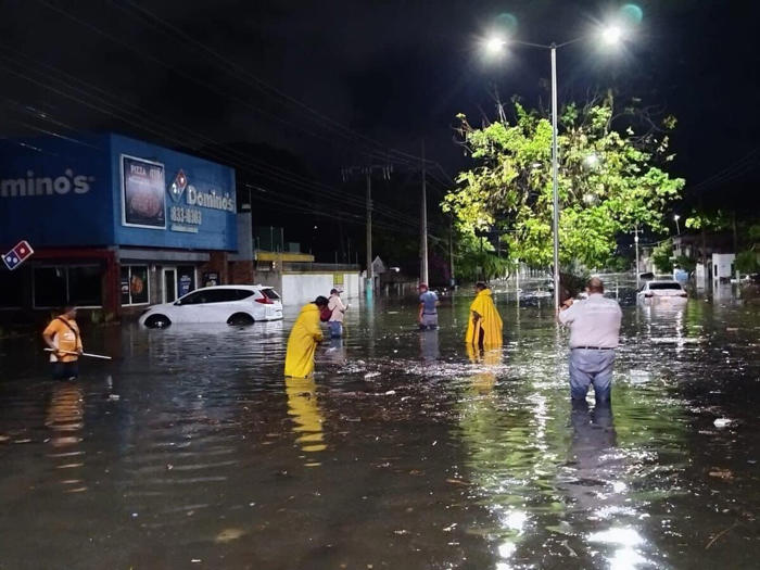 chetumal queda inundado por fuertes lluvias; activan refugios y limpian basura | fotos