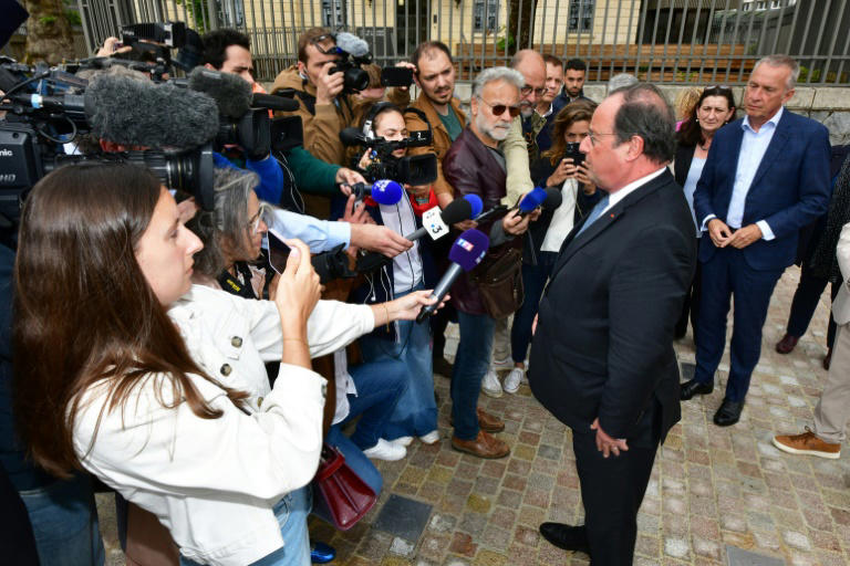 ex-president hollande makes surprise comeback in french election