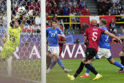 obhájci zlata italové po rekordně rychlém gólu otočili na me zápas s albánií