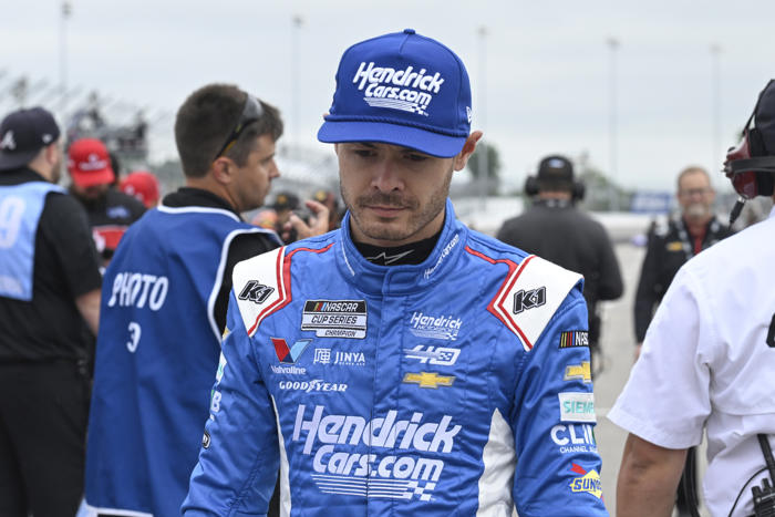 kyle larson takes pole for inaugural cup series race at iowa