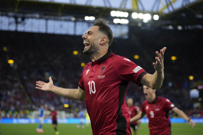 italia vendte til seier over albania etter rekordraskt baklengsmål