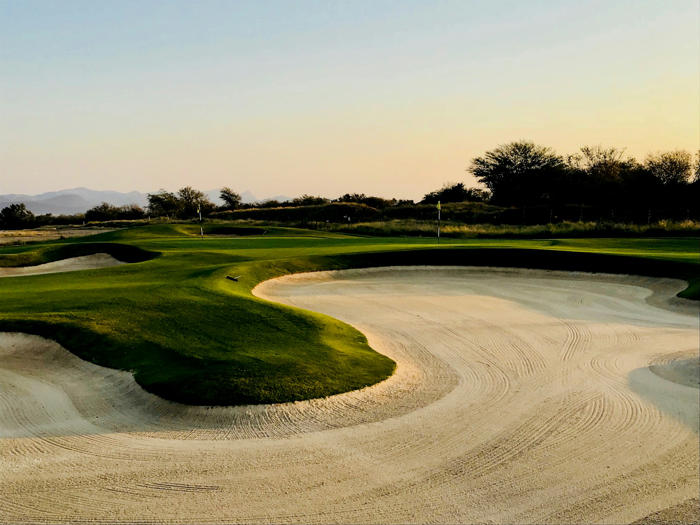 how much does it cost to build a golf course?