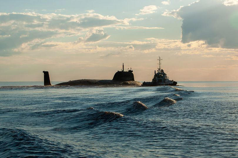 russian nuclear submarine spotted off uk coast sparks emergency meeting amid defence fears