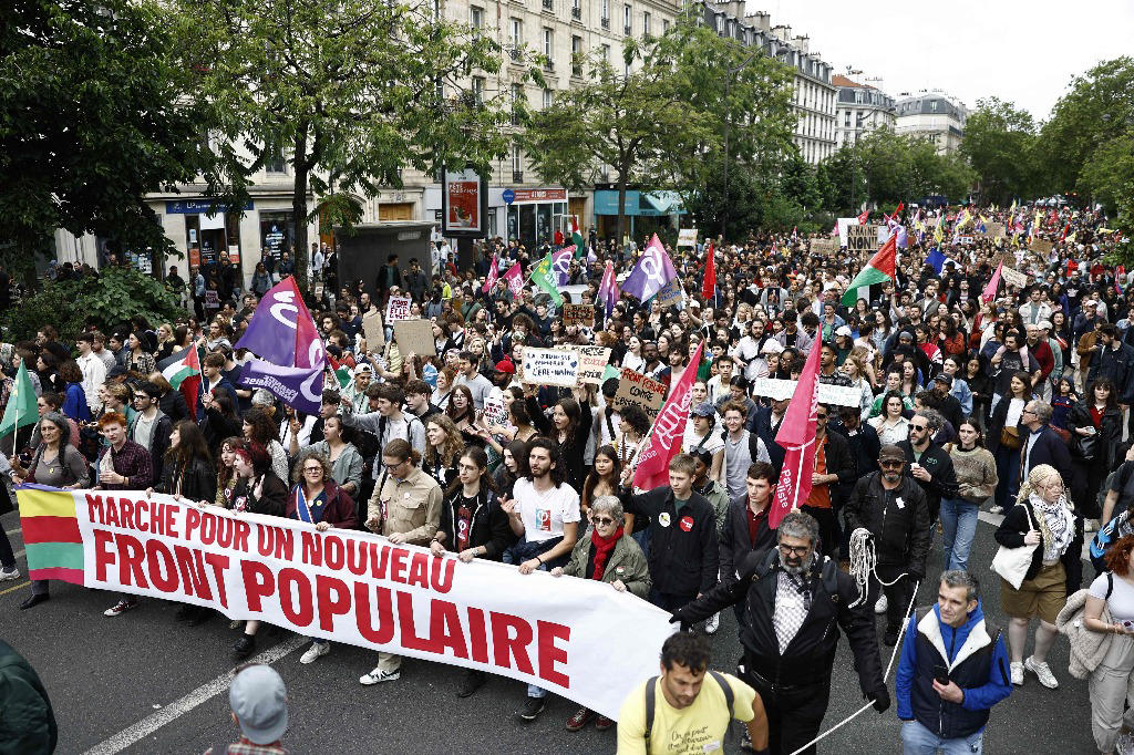 se manifiestan en francia contra la extrema derecha