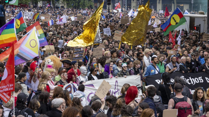 francuzi masowo wyszli na ulice. ponad setka demonstracji