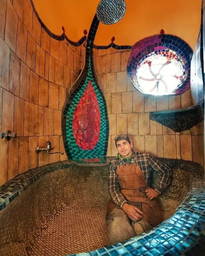 ¡imágenes inéditas! revelan cómo es el famoso «baño erótico» de pangal andrade: «aquí está el baño del capitán…»