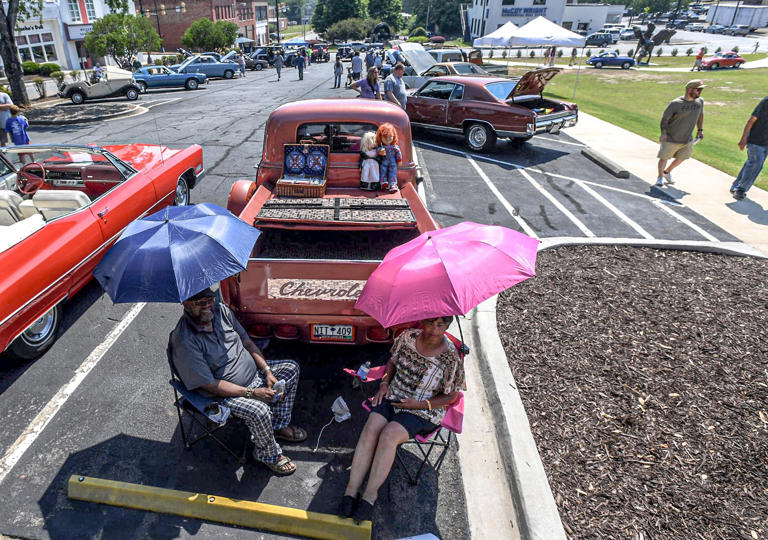 Enthusiasts gather at Day B4 Father's Day car show in Anderson, 400 ...