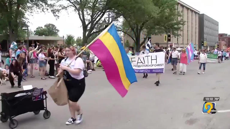 Thousands celebrate at Iowa City Pride Parade