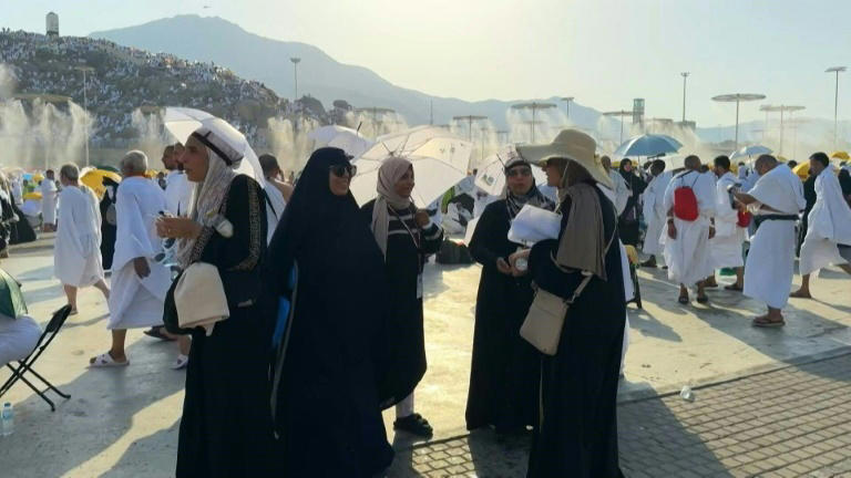 hajj: les fidèles procèdent à la lapidation de satan au premier jour de l'aïd
