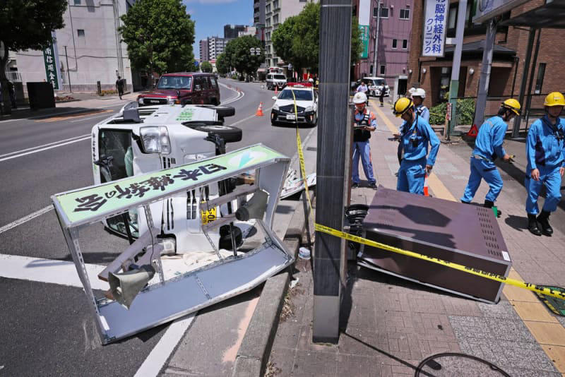 仙台・土樋で「宮城維新の会」の車が横転 周辺の300戸停電