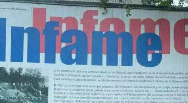 gorizia, affitta ogni anno un cartellone stradale per scrivere «infame»: la vendetta (non troppo cara) e il mistero sul litigio