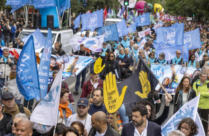 proteste in francia, migliaia in piazza contro l'estrema destra di le pen e bardella