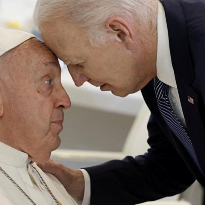 joe biden incomoda al papa francisco con saludo frente a frente durante el g7
