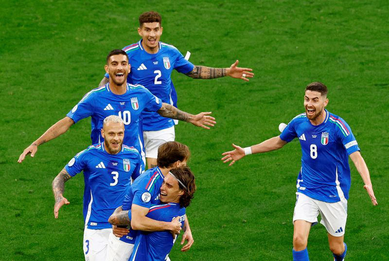 soccer-italy see off albania after record early scare