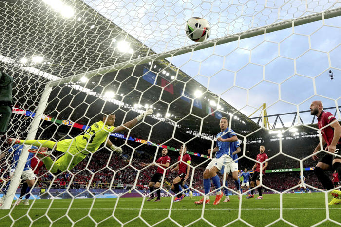 italy concedes goal after 23 seconds but recovers to beat albania 2-1 at euro 2024