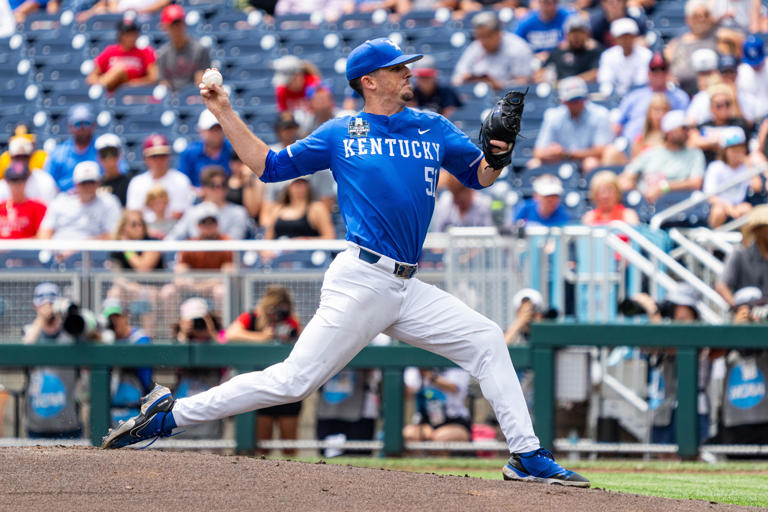 Kentucky baseball vs Texas A&M score updates in NCAA College World