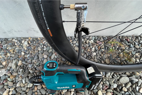 amazon, スポーツ自転車界隈で近ごろ流行りの携帯用電動ポンプには気を付けたい