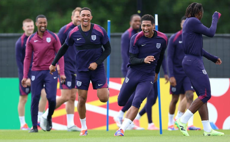 Time da Inglaterra treinando para a estreia de amanhã (16). (Photo by Richard Pelham/Getty Images)