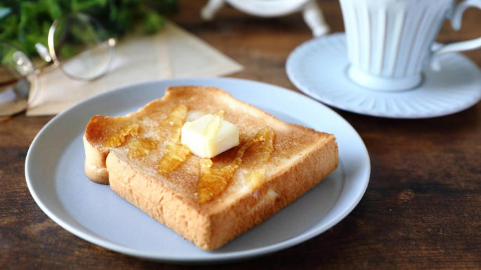 朝食のトースト、そのまま食べたら損！「トースト」に足すだけで老化を防げる食材とは？栄養士が解説