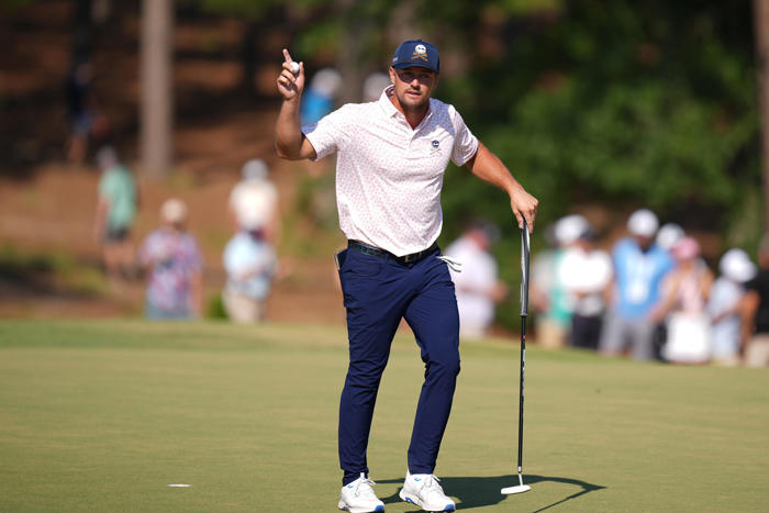bryson dechambeau hilariously apologized to the u.s. open gallery for clubbing down off the tee