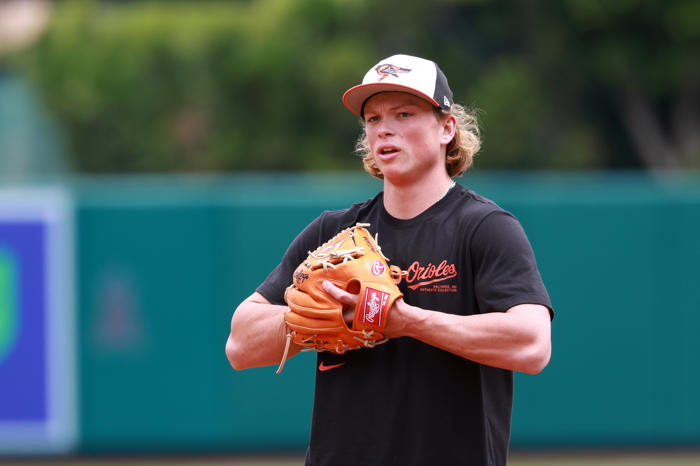 baseball's top prospect shut down with shoulder injury