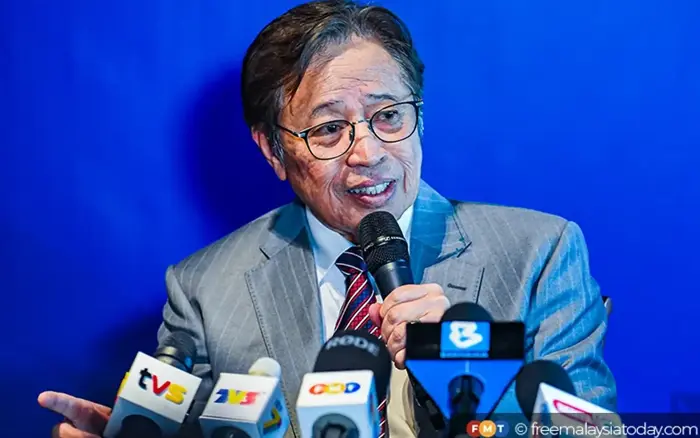 abang johari unfazed by criticism of his leadership